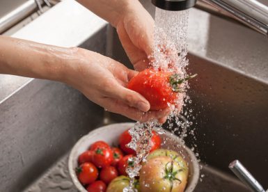 食器洗いの時にも水が横に飛び散ることがないので大変便利です。